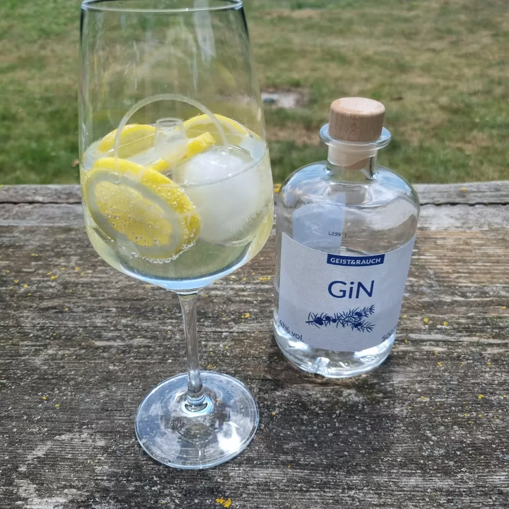Gin mit Zitrone  - Weiße Reihe von GEIST&RAUCH