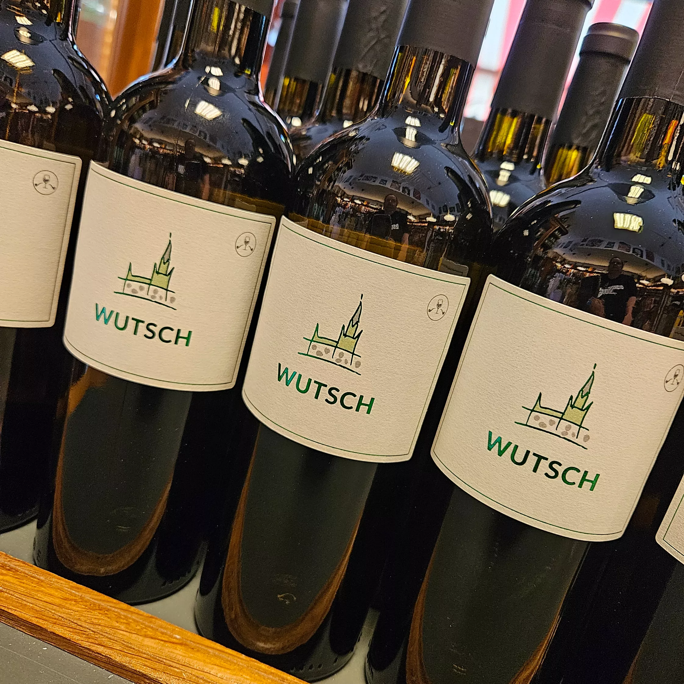 Entdecken Sie Weißer WUTSCH – Exklusiver Weißwein aus Saragossa