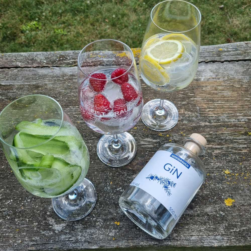 GIN Variationen von GEIST&RAUCH Flasche im liegen